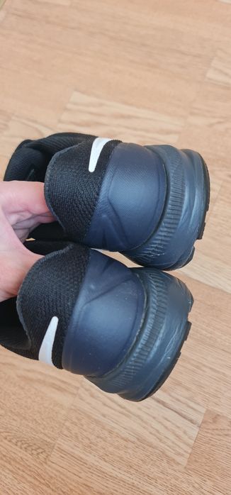 Продам мужские кроссовки AIR ZOOM STRUCTURE 22