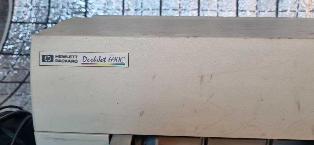 Продаётся принтер HP Hewlett packard DeskJet 690C