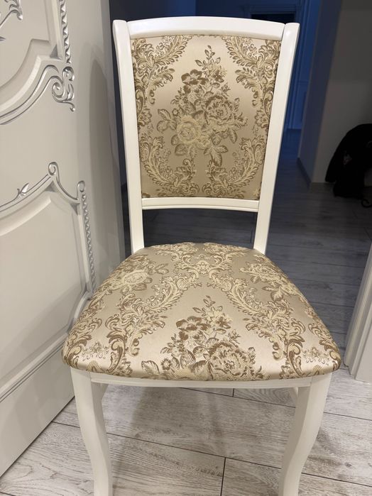 Гостевой стол и стулья