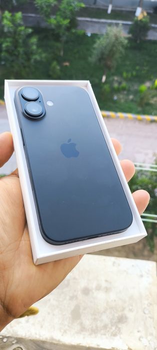 iPhone 16 black 128 gb