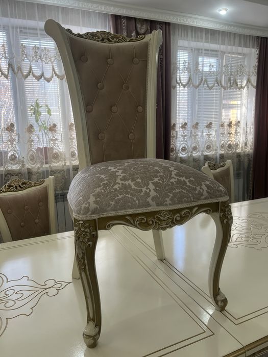 Продаю стол и стулья