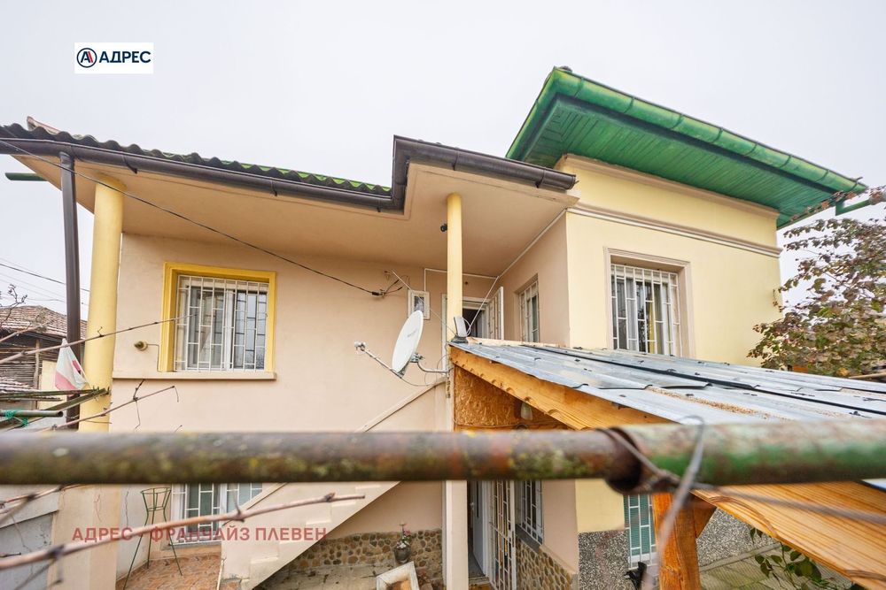 Къща в Ловеч, област-с.Бежаново площ 104 цена 28000