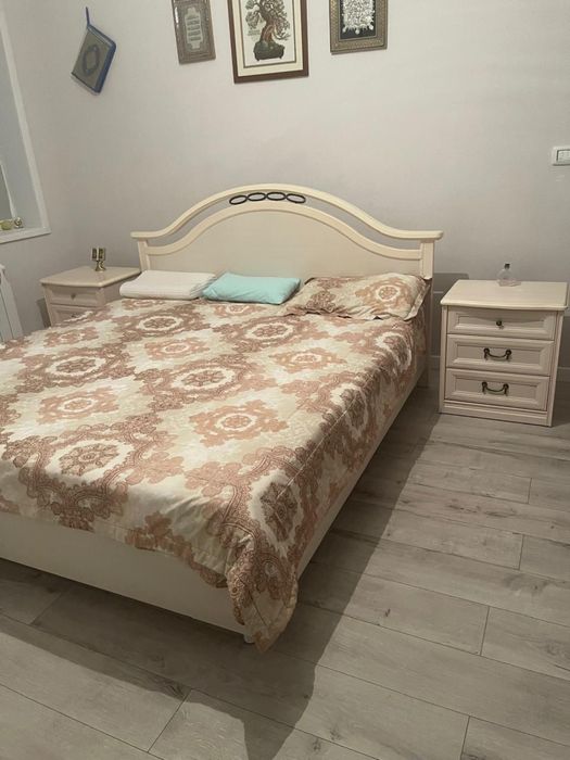 Продам кровать и тумбы