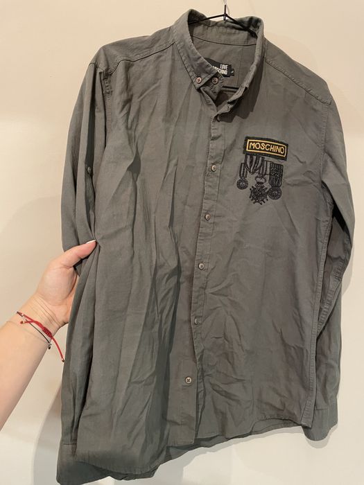 Риза на мосчино.