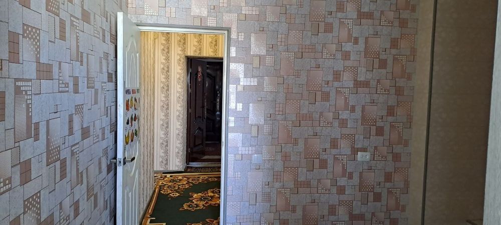 Uy sotiladi Navoiy shaxar Mahmud tarobiy 7 dom 96 xonadon