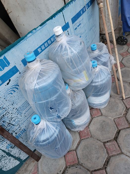 Продам бутыли под диспенсер