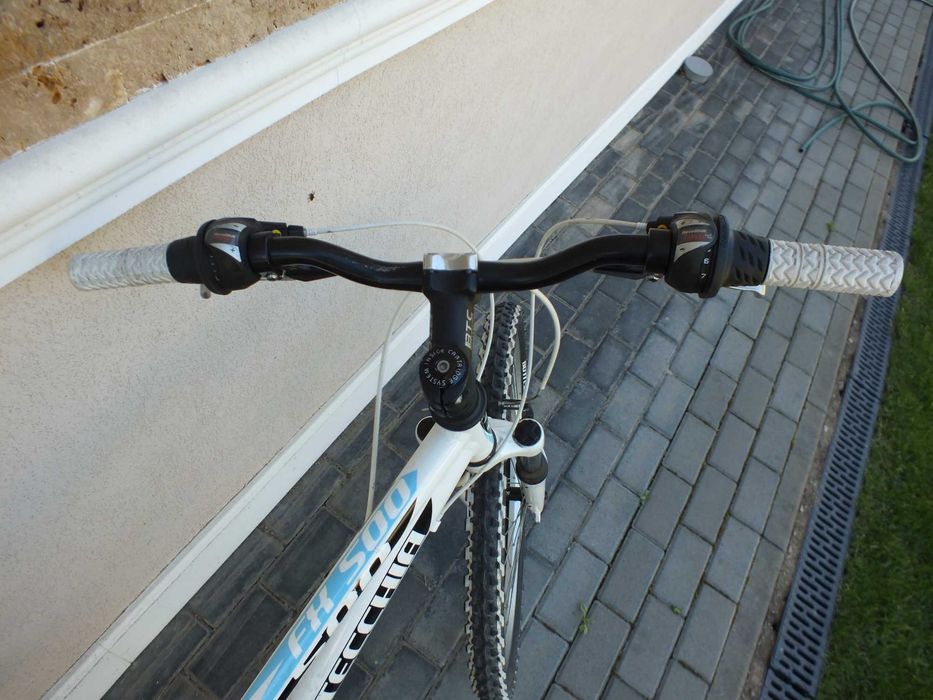 Bicicleta de dama BOTTECCHIA, 21 de viteze, roti 26x1,95, cadru de aluminiu, schimbatoare Shimano