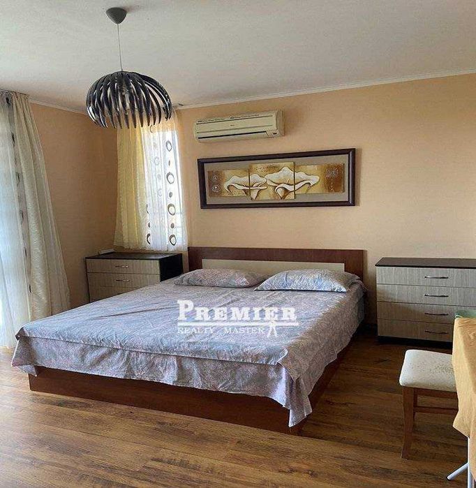 Предлагаме за продажба двуетажна къща в село Горица