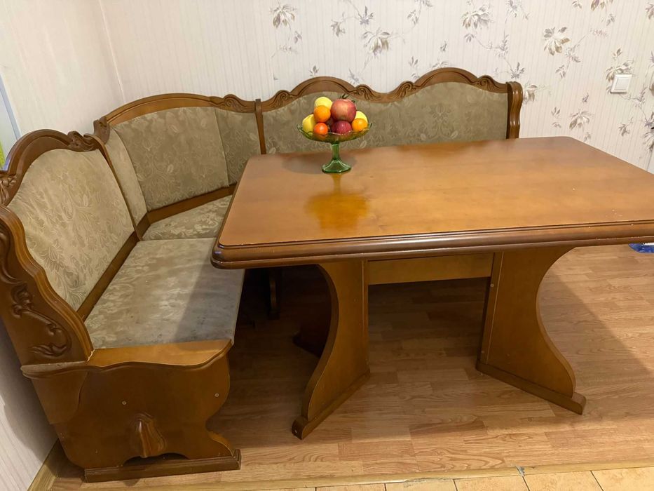 Продам срочно кухонный уголок