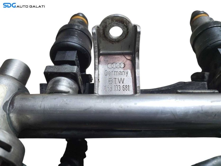 Rampa cu Injectoare Audi A4 B5 1.8 Benzina 1995 - 2001 Cod 058133681 443906102G [N1854]
