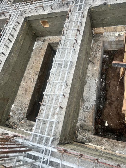 Echipa de meseriasi in constructii