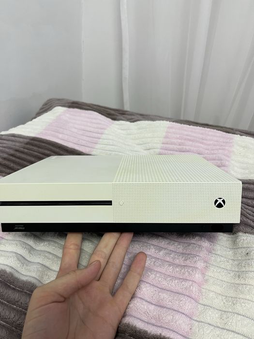 Игровая приставка Xbox one s