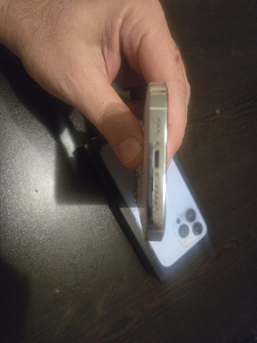 Продавам Iphone 13 pro 128 gb