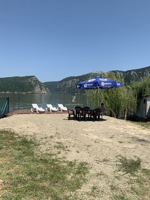 Cazare Dubova/  locație  cu piscină si ciubar în Dubova