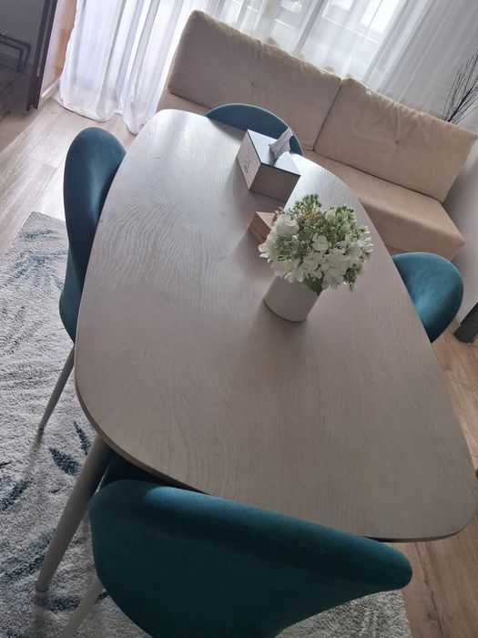 Canapea crem 2 persoane impecabila