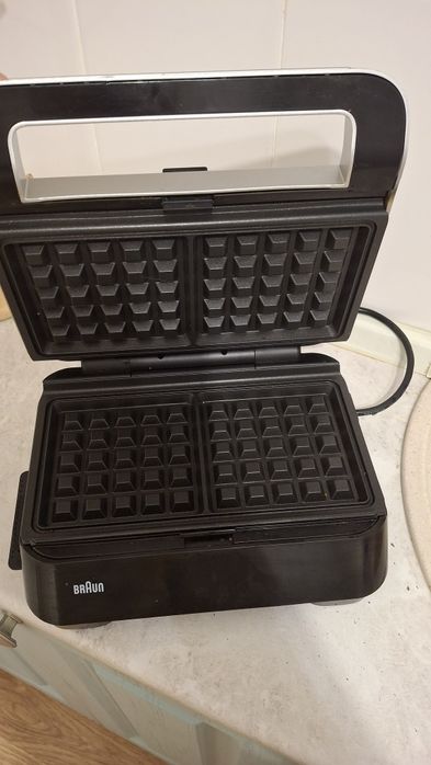 Продам вафельницу braun