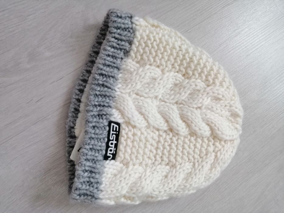 Vând Căciuli  Marca Diferita One Size Dama