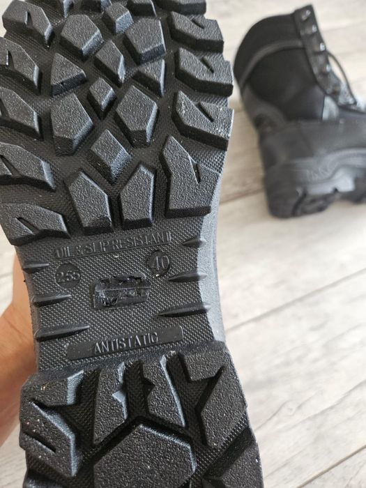 Продам новые берцы