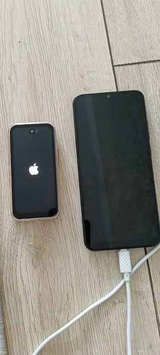 Продаём два телефона