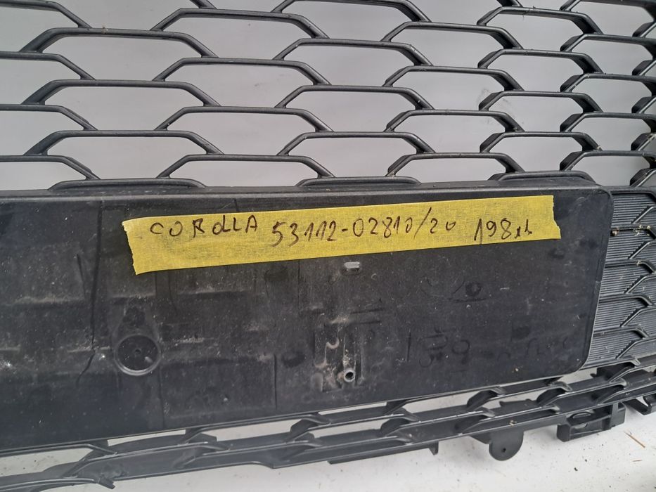 Грил решетка  Toyota Corolla 2016/25г