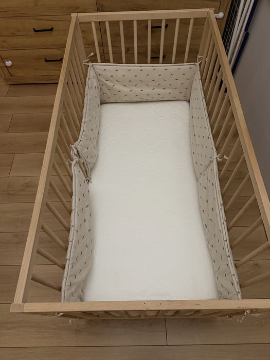 Дървена кошара с матрак и обиколник