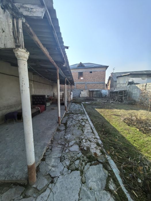 Уй сотилади. 6 соток..