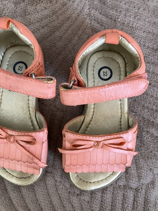 Сандали, туфли на девочку р.. 22, 23, 26