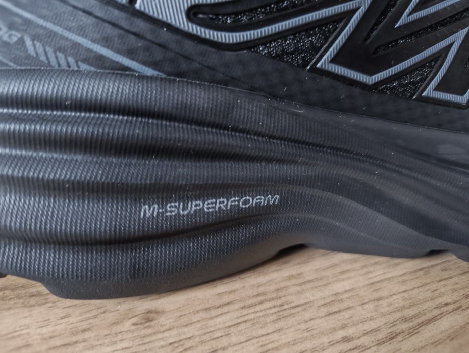 Кроссовки беговые