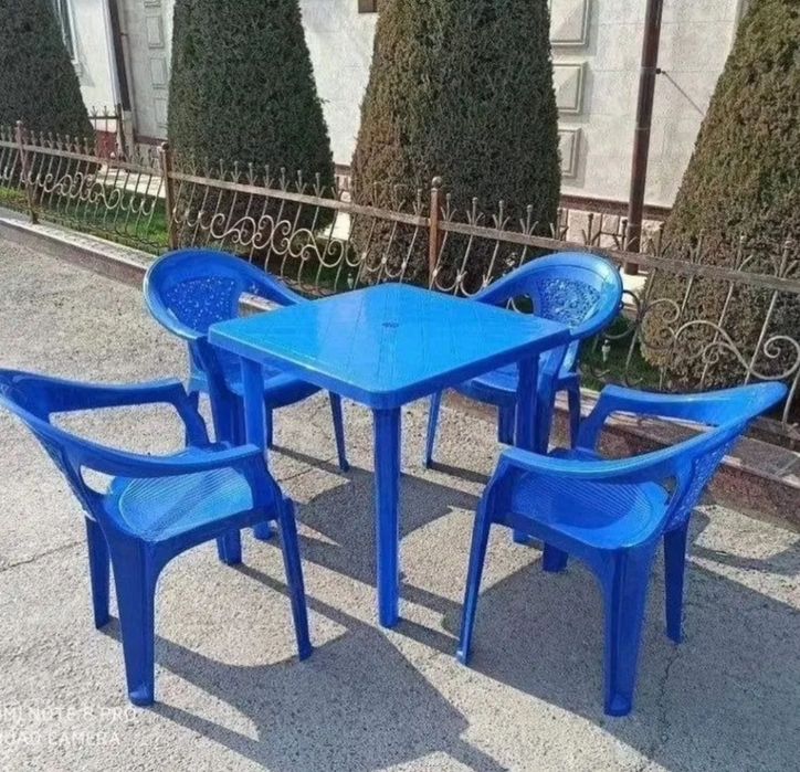 Столы и стулья пластиковые