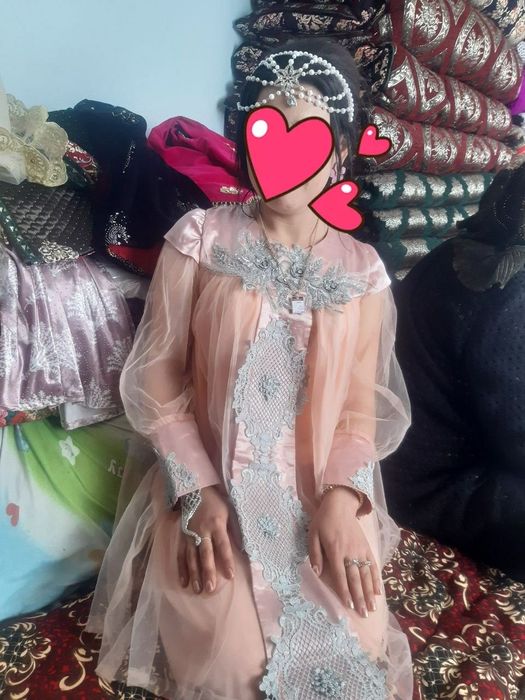 Kelinlar uchun chiroyli bejirim koylaklar