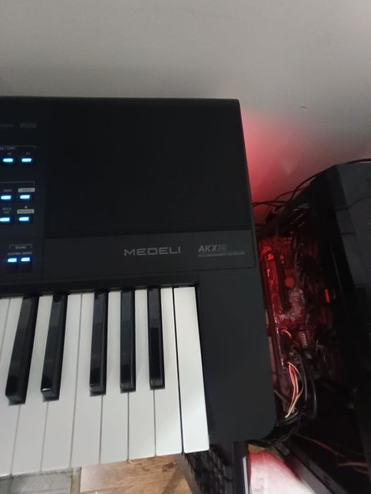 Vând orga Medeli AKX 10