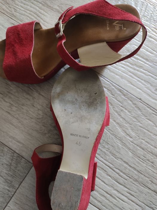 Продаю босоножки