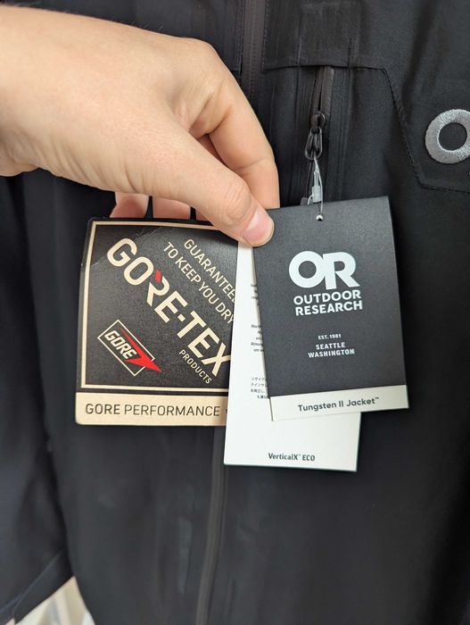 synthetic quartz　X18848q37 Jacheta ski Outdoor Research Tungsten II Goretex Cluj-Napoca • OLX.ro
