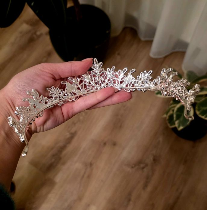 Vând diadema glamadea