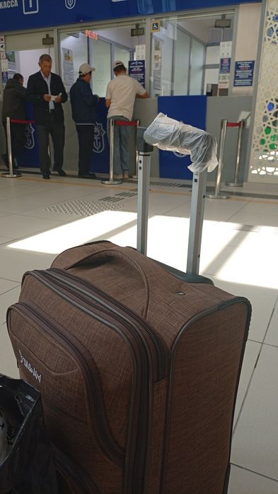 Продам чемодан новый