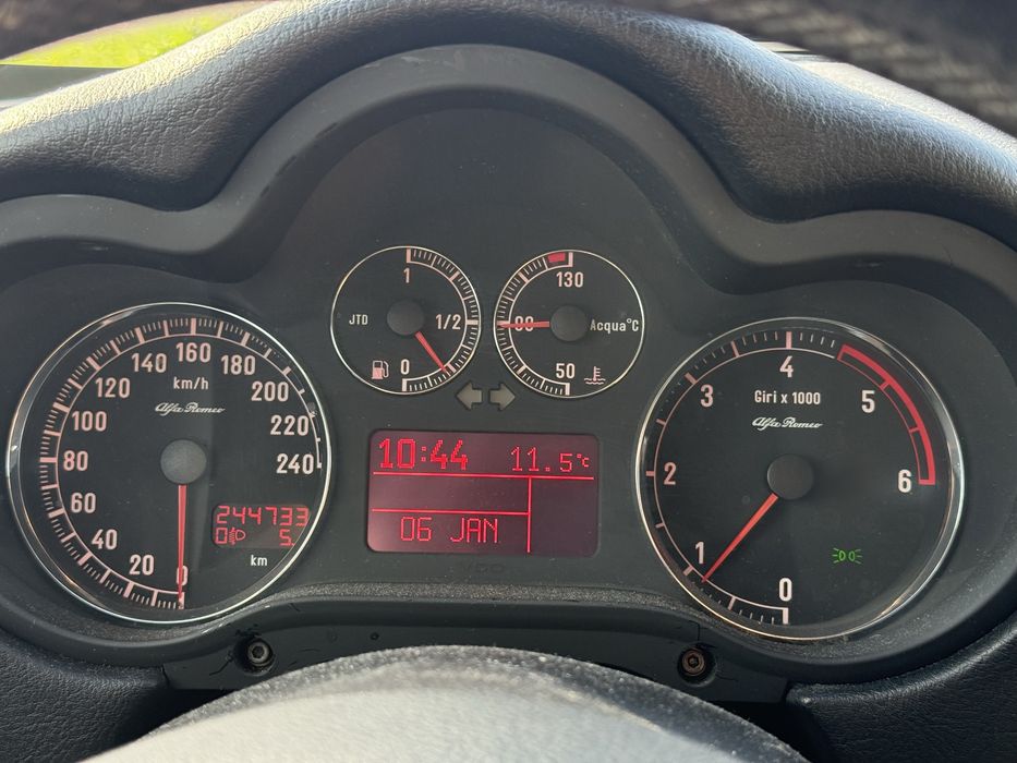 Alfa Romeo 147 1.9 Jtd, 2006г. Климатроник зимни гуми Всичко платено