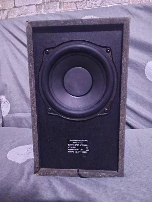 Subwoofer nou foarte funcțional folosit de 2 ori