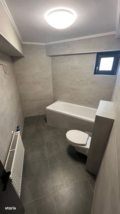 Apartament cu 3 camere RENOVAT Zona CENTRALA Etaj INTERMEDIAR