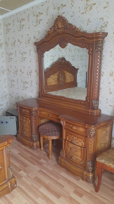 Продам срочно спальный гарнитур