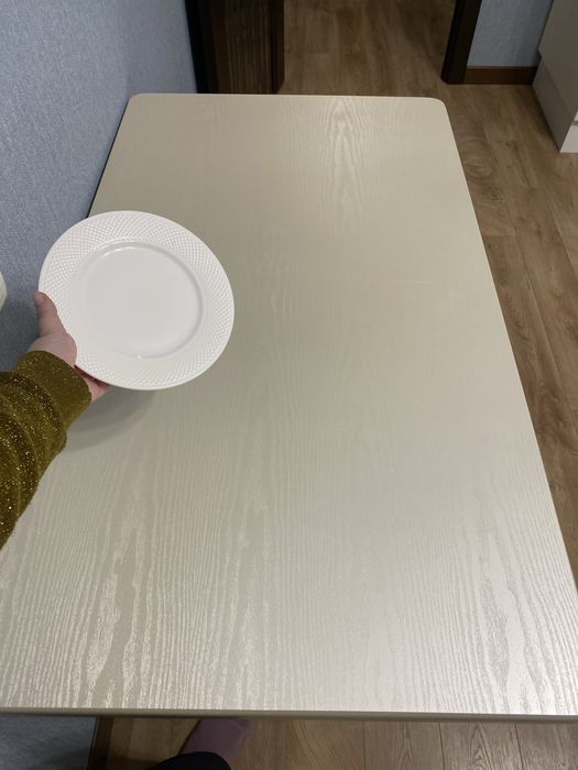 Кухонный стол из дерева