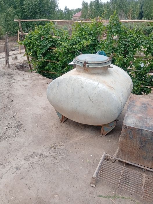 1 тонналык алюминий юмкост сатылады.