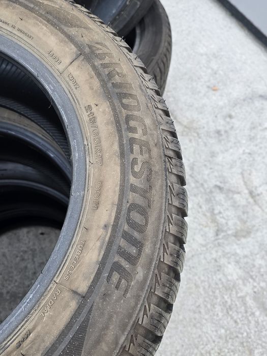 4 Броя 215/65/17 Bridgestone 2x7,2mm 2x5,6mm