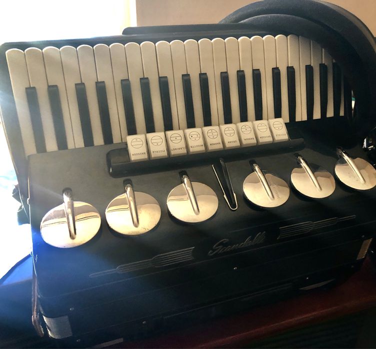 Acordeon  Scandalli Brevetto 120 basi