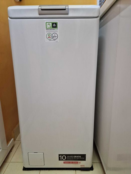 Пералня AEG с горно отваряне