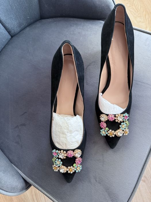 велурени обувки на висок ток