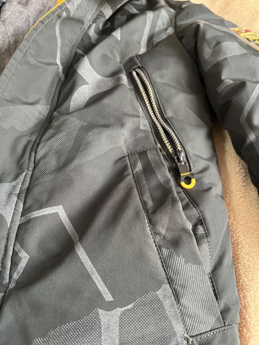 Продам детскую куртку на мальчика