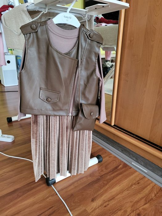 Продам платье для девочки 5 - 6 лет