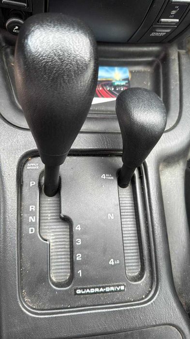 Se vinde masina Jeep