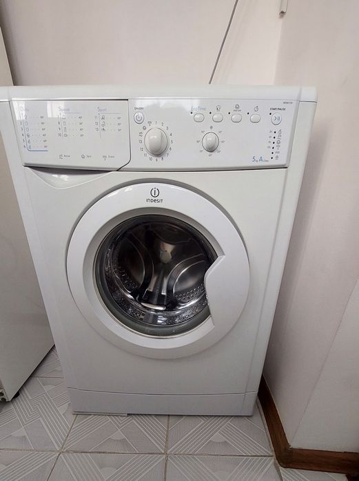 Продаётся стиральная машина INDESIT