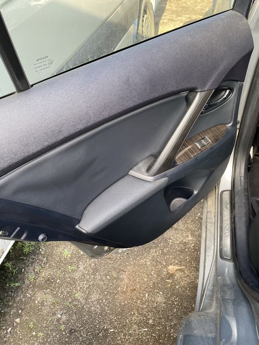 Кожен салон Toyota Avensis T27